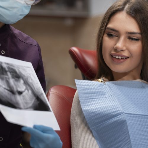 close-up-dentist-using-instruments (2)